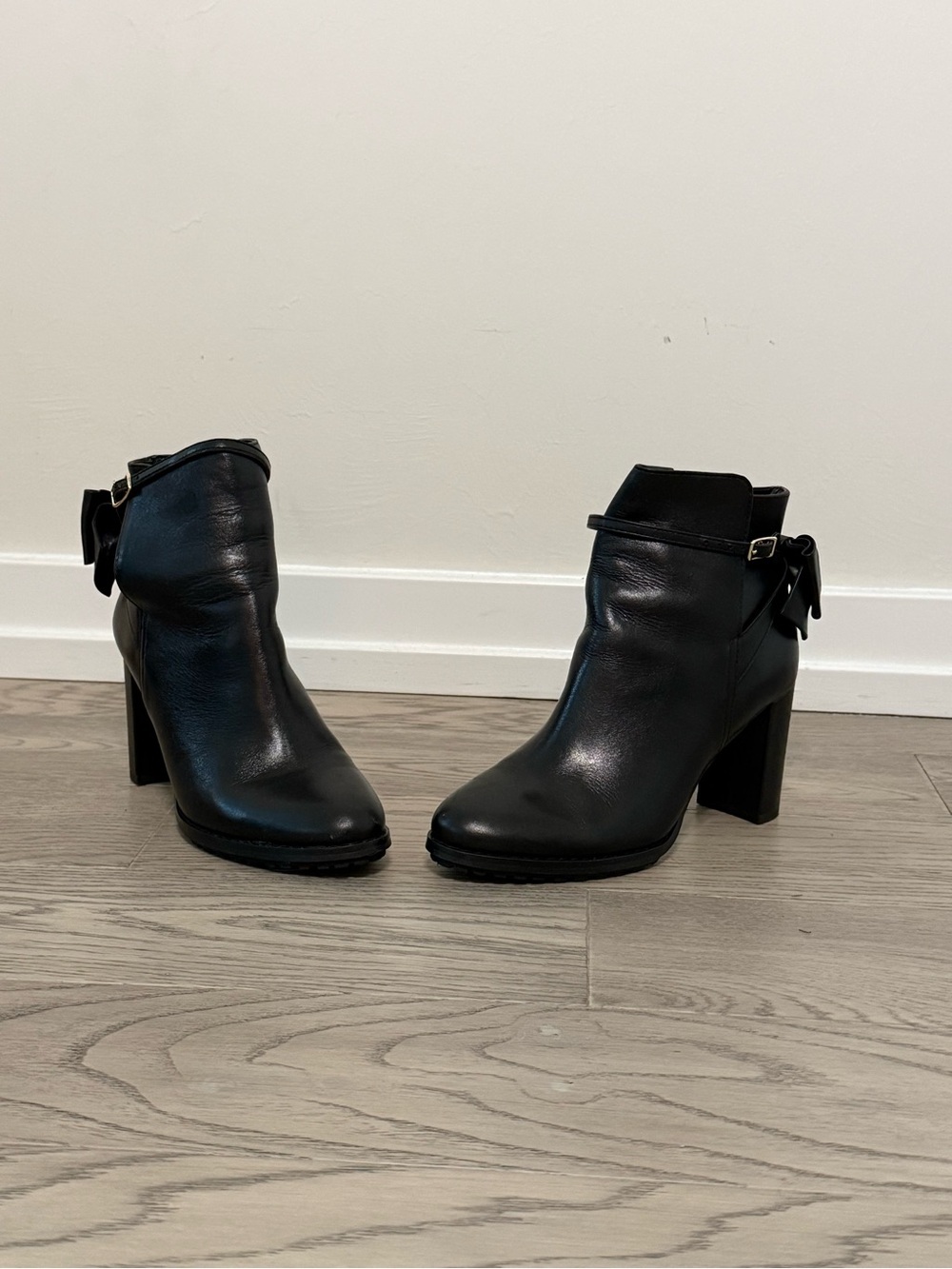 Banana Republic Black Leather Bow Ankle Booties | Size 6 | Block Heel - Picture 2 of 11
